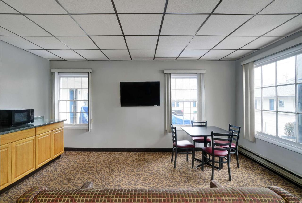 6 Washington, Pa Hotel 2*