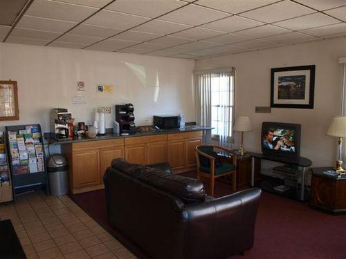 6 Washington, Pa Hotel 2*